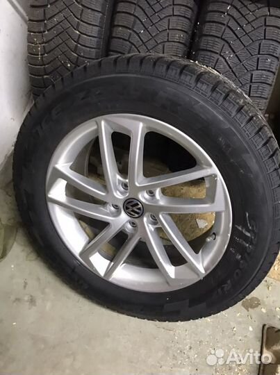 Pirelli Carrier 225/60 R17 E