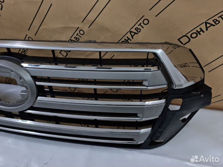 Решетка радиатора Toyota Land Cruiser 200