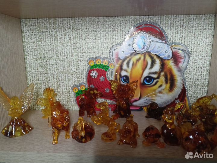 Янтарь. Статуэтки, фигурки, бусы,браслеты