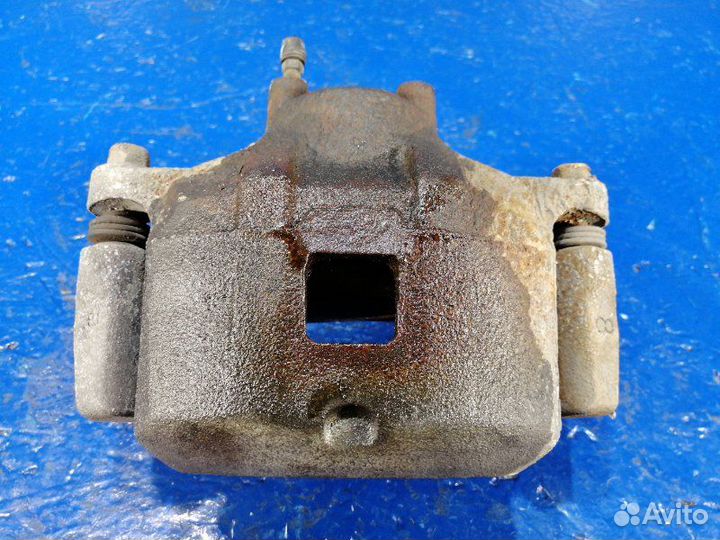 Суппорт передний левый Mitsubishi Outlander GF 2.0