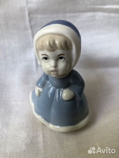 Скульптура фарфоровая Девочка ГДР