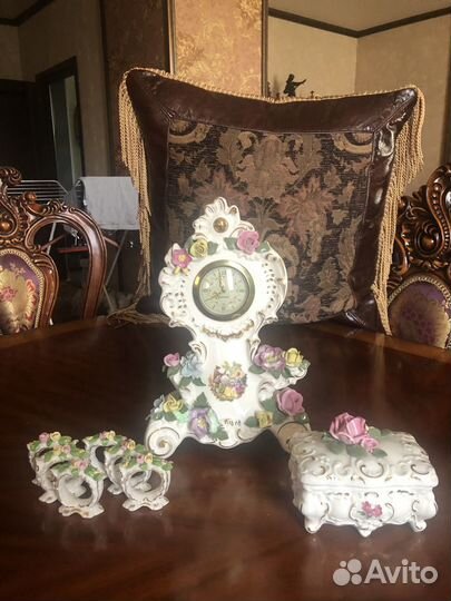 Старинные фарфоровые часы