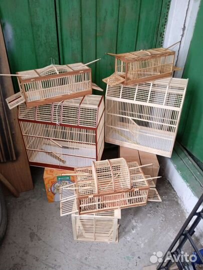 Деревянные клетки для птиц
