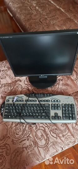 Монитор LG и клавиатура
