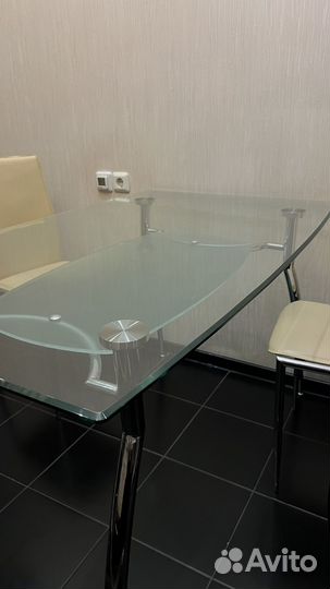 Стол со стульями