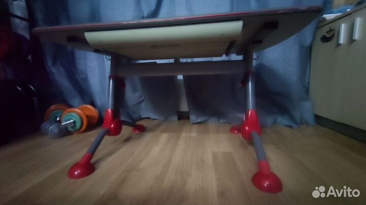 Письменный стол с регулировкой высоты