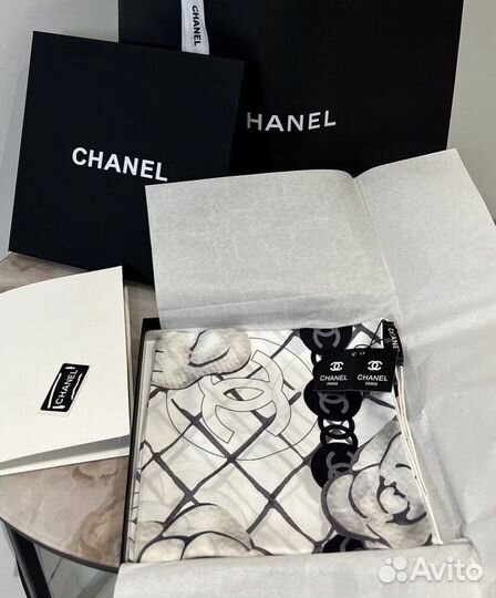 Шелковый платок chanel