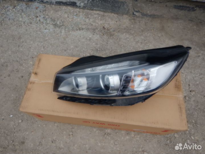 Фара левая Kia Sorento 3 2014-2017 ксенон