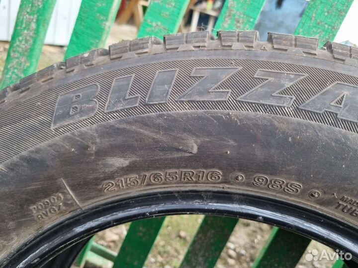 Bridgestone Blizzak Revo GZ 215/65 R16 21D
