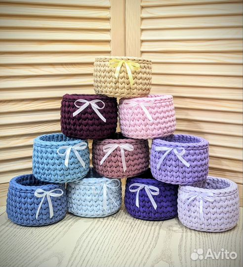 Готовый подарок корзины из трикотажной пряжи