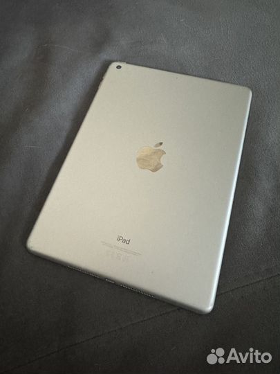 Apple iPad (5-е поколение) Wi-Fi 32 GB