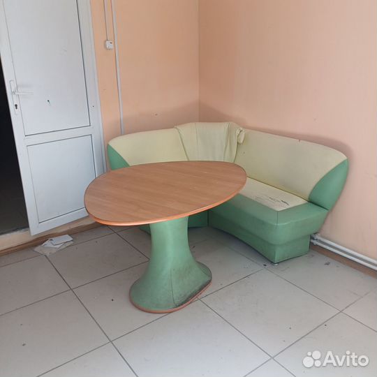 Кухонный стол