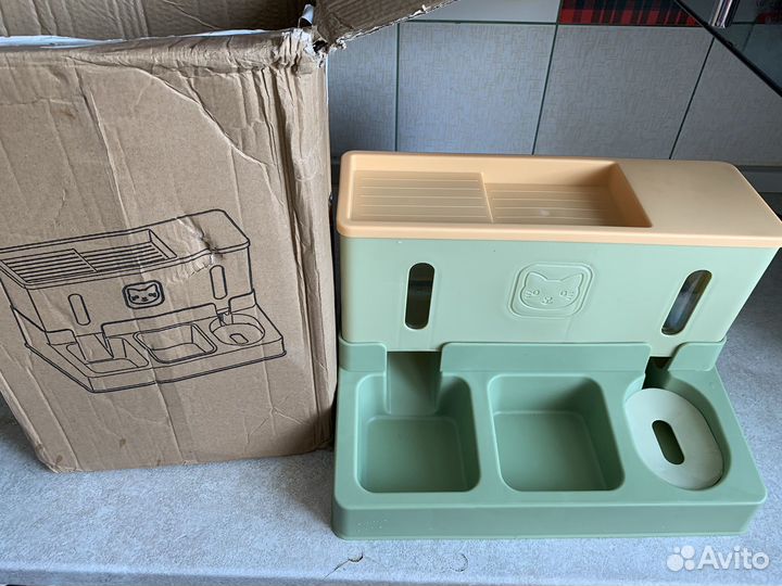 Автокормушка и поильник для кошек