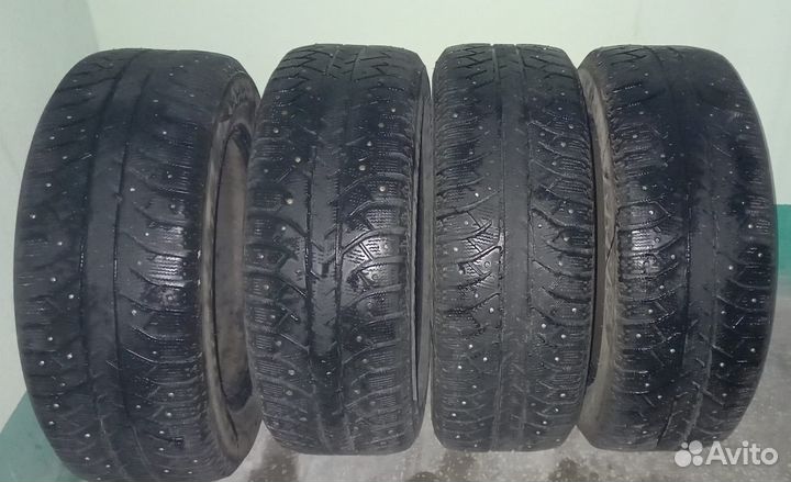Bridgestone Ice Cruiser 7000 205/60 R16 92T