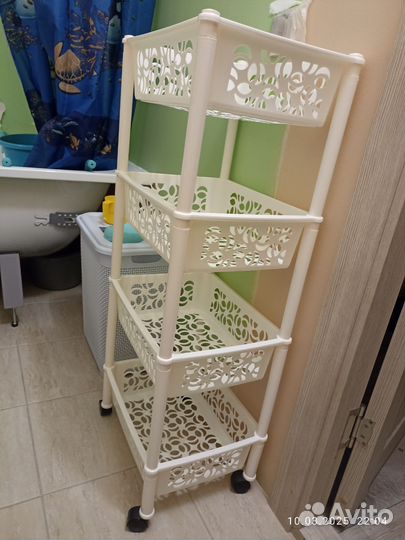 Этажерка на колесиках