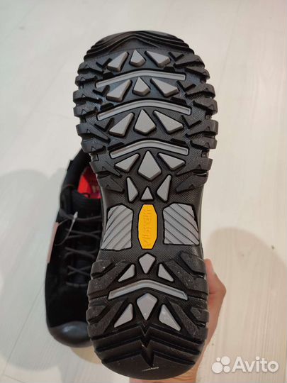 Трекинговые ботинки hikeup мембранные