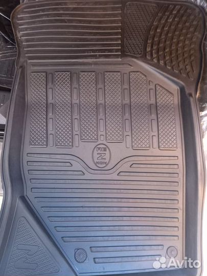 Резиновые коврики в салон автомобиля Datsun