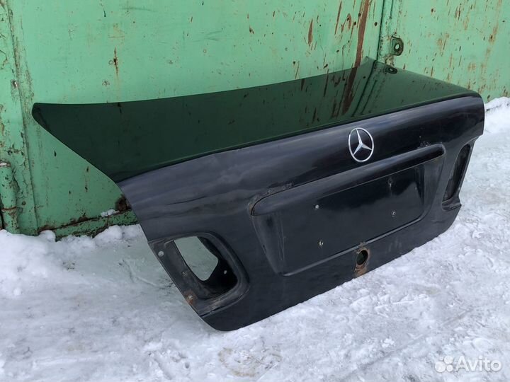 Крышка багажника с дефектами Mercedes W208