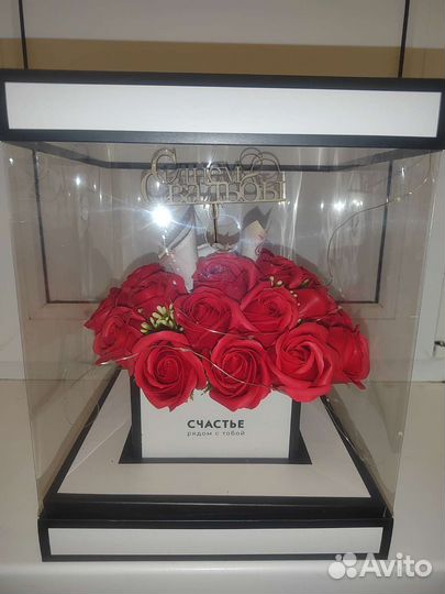 Букет из мыльных роз в коробке с подсветкой