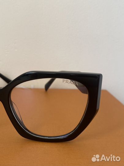 Очки Prada