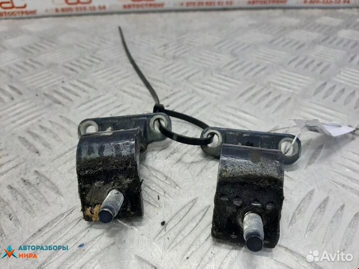 Петля крышки багажника Volkswagen Passat B5 рест