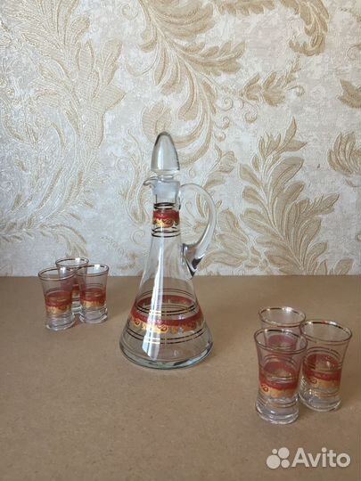 Графин со стопками