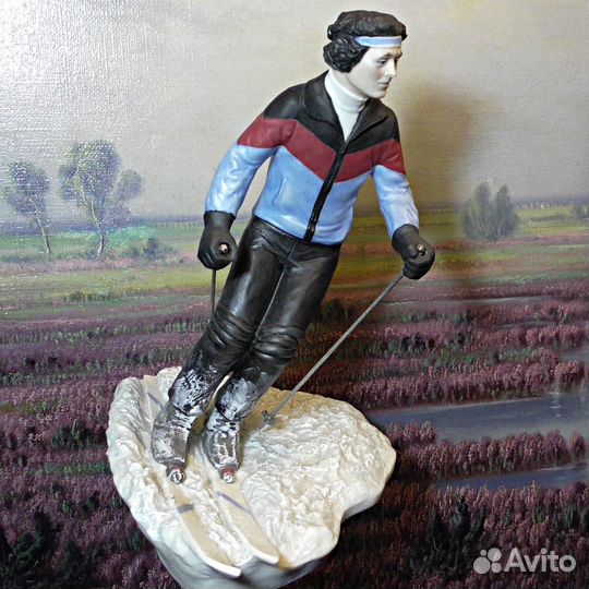 Зимние склоны.Coalport.Статуэтка.Англия.Лыжник