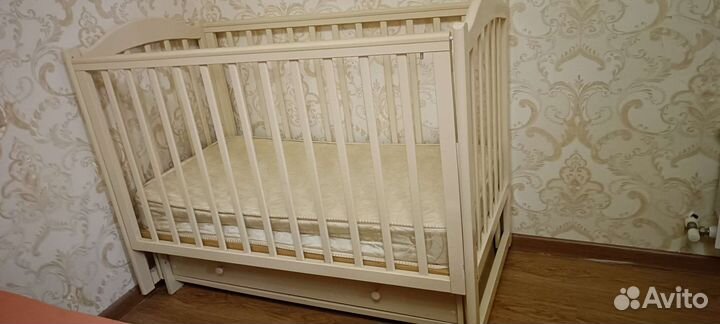 Детская деревянная кровать