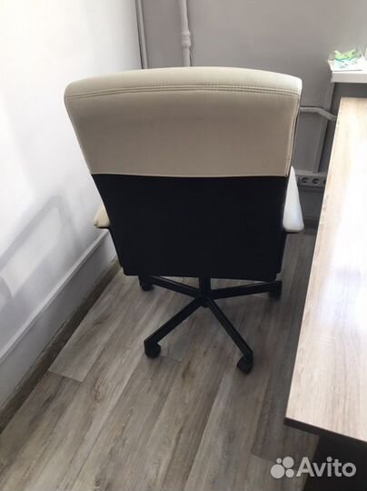 Офисный стол и стул