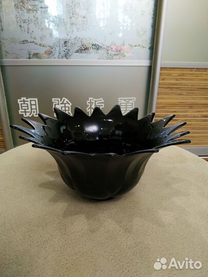 Вазочка из темного стекла