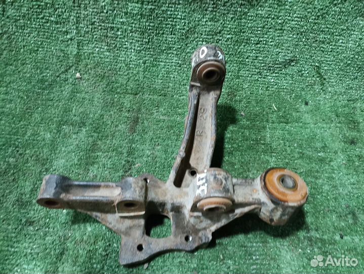 Кулак задний правый Toyota Camry XV40 (2006—2009)