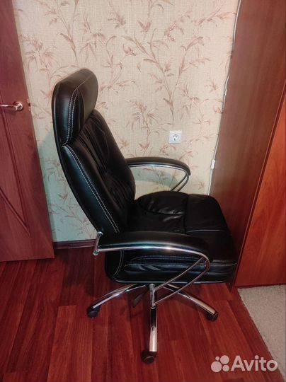 Офисное кресло руководителя бу
