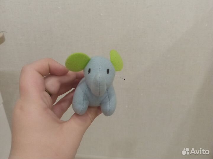 Игрушка в виде слона есть маленький брак