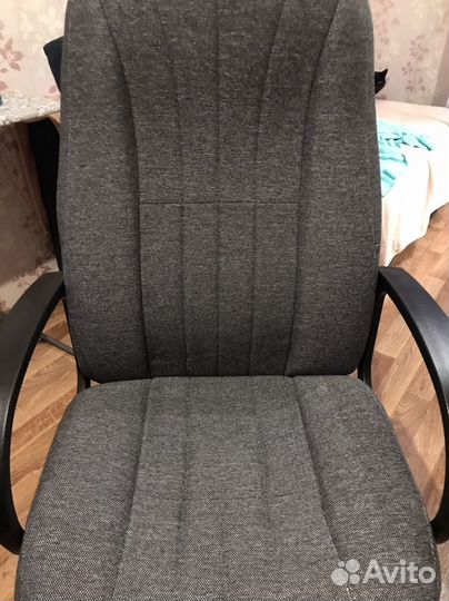 Офисное кресло