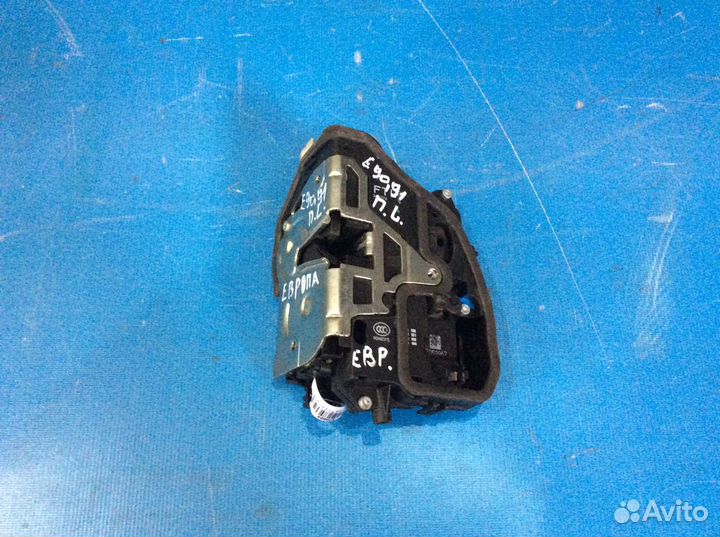 Замок двери передний левый на BMW E90,91 05-11 г в