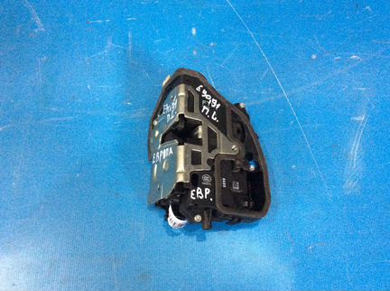 Замок двери передний левый на BMW E90,91 05-11 г в