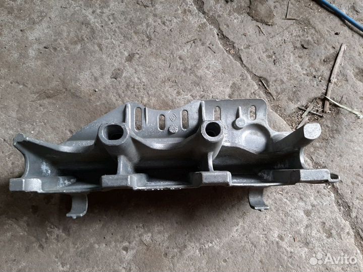 Кронштейн топливной рампы K4M