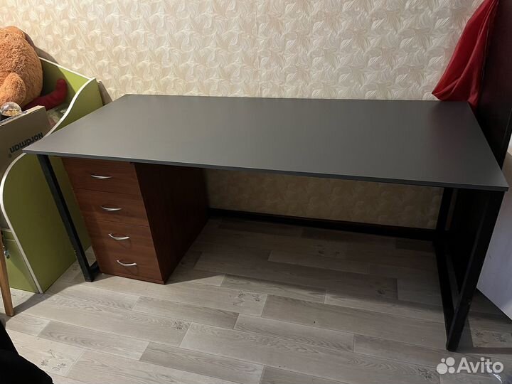 Компьютерный стол в стиле лофт