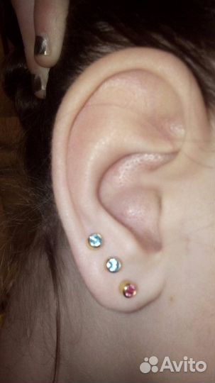 прокол ушей нижний новгород. прокол уха нижний новгород. проколотые уши 4 дыры черные колечки. прокол ушей нижний новгород. дополнительный прокол мочки уха.