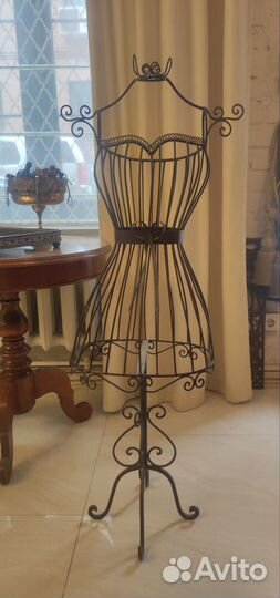 Манекен, вешалка напольная