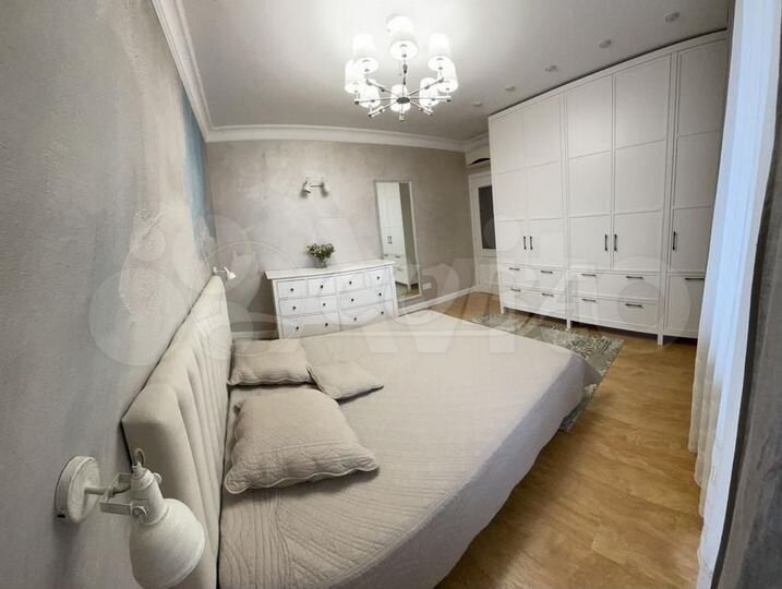 3-к. квартира, 100 м², 10/14 эт.