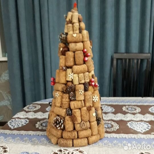 Елка из пробок