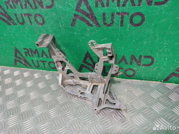 Кронштейн фары левый Mercedes C-Class W205