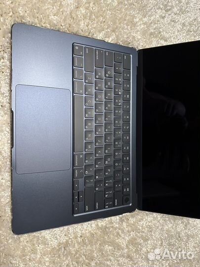 Apple macbook air 13 2022 m2 16 256 (2 цикла)