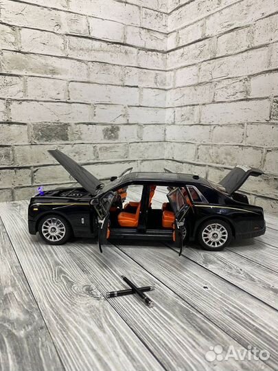 Металлическая машина Rolls Royce Phantom 1:18