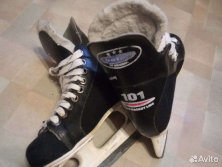 Коньки хоккейные