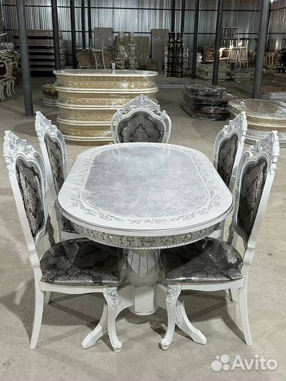 Стол и стулья