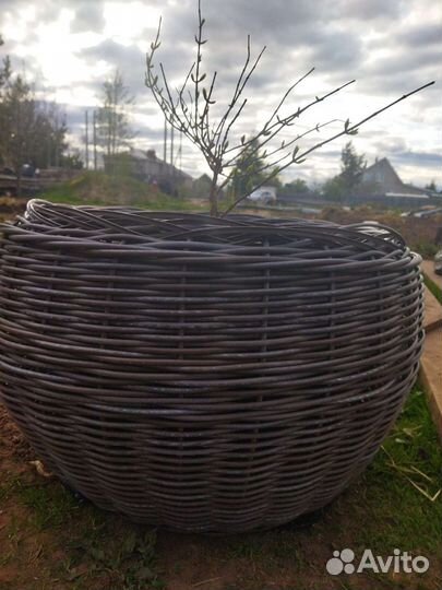 Уличное кашпо для цветов