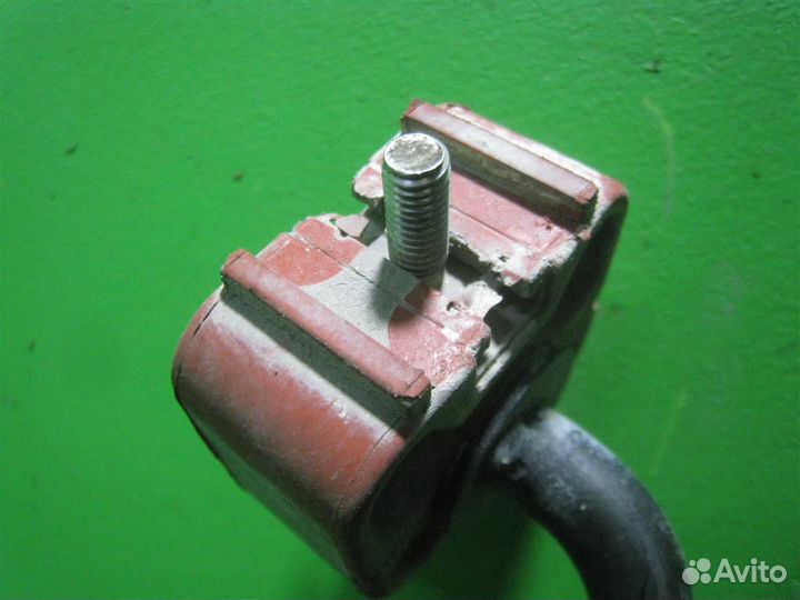 Кронштейн подрамника правый Opel astra H 2010