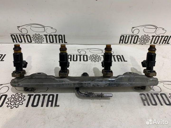 Топливная рампа с форсунками Honda Civic 4D R18A2